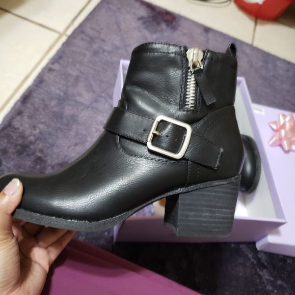 Boots - Picture 2 of 5